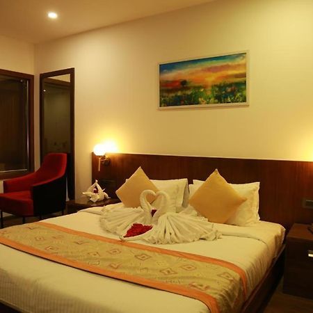 Sky Penta Residency Hotel Iritti Exterior photo